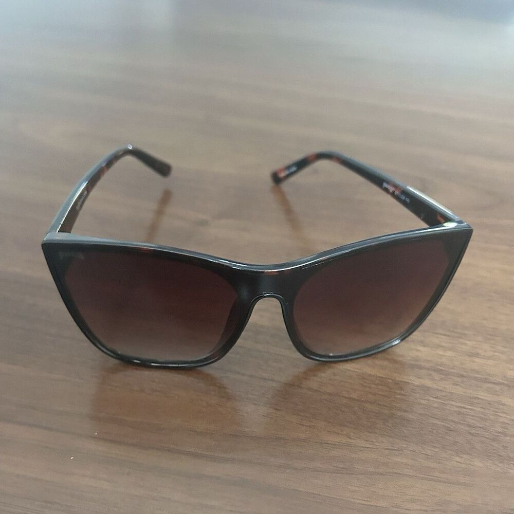 Pugs Gear Pugs Style F6 Women's Cat Eye Tortoise Black Brown Gradient Sunglasses